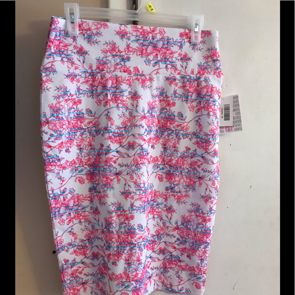 NWT Lularoe Cassie size medium
